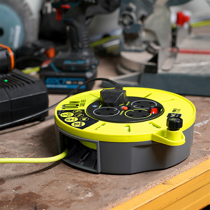Masterplug Pro-XT CMU10134SL – on a workshop bench