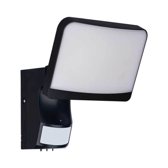Luceco Solar Hybrid LEXSHYFS10BCC – angled view
