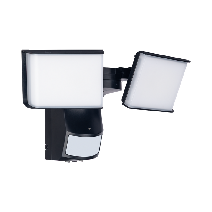 Luceco Solar Hybrid LEXSHYFT10BCC – angled view with adjustable heads